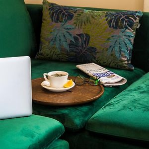 Maxuite Hotel In Home